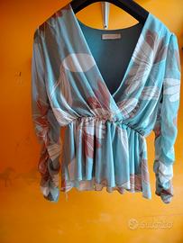 Blusa blu a fiori 