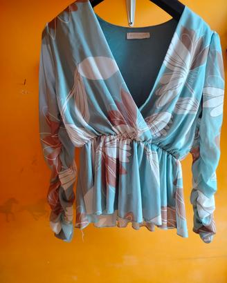 Blusa blu a fiori 