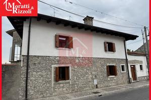 CASA IN LINEA DI TESTA in centro a Medea