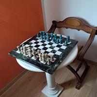 Tavolo in marmo con scacchiera in marmo