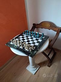 Tavolo in marmo con scacchiera in marmo