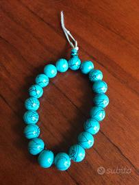 Braccialetto con imitazione pietre dure.