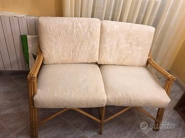 Salottino in rattan con cuscini