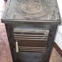 Stufa a legna interno refrattario e piastre ghisa