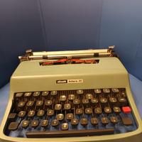 Macchina da scrivere Olivetti Lettera 32