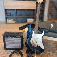 chitarra elettrica Yamaha con amplificatore e cavo