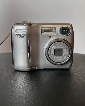 Nikon Coolpix 3200 Digitale Compatta 3.2MP Argento