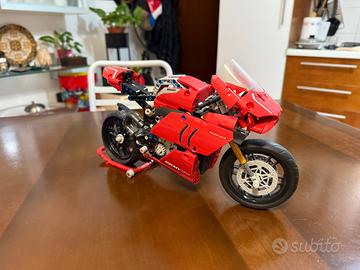Lego Technic 42107 Ducati Panigale V4 R