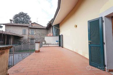 Appartamento di 146 m² con 4 locali e box auto a M