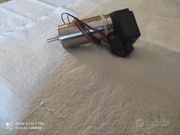 Micromotore elettrico con encoder