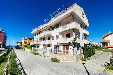 3 LOCALI A PAOLA