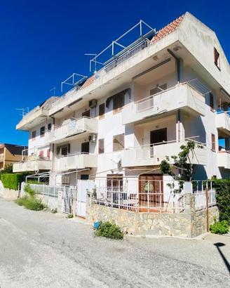 3 LOCALI A PAOLA