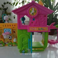 Scuola PinyPon più altri personaggi usati