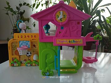 Scuola PinyPon più altri personaggi usati