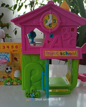 Scuola PinyPon più altri personaggi usati