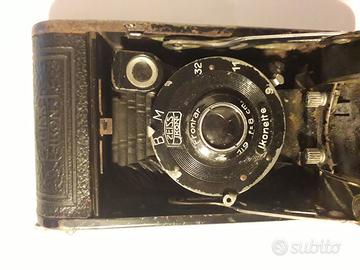 Antica macchina fotografica a soffietto