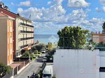 3 LOCALI A DIANO MARINA