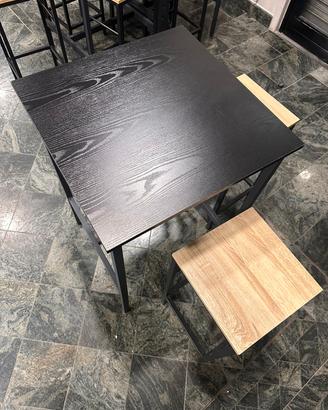 Set tavolo alto con 2 sgabelli