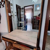 Specchiera norvegese con ripiano in marmo