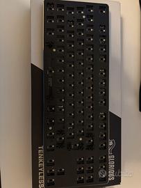 Tastiera gaming GMMK TKL Barebones + Switch