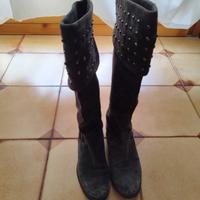 stivali grigio in camoscio 