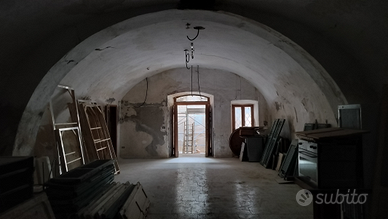 Locale magazzino in centro storico a Bussi