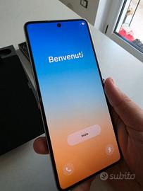 Galaxy Z Flip 8 256 GB nuovo  + 2 cover