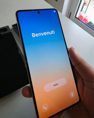 Galaxy Z Flip 8 256 GB nuovo  + 2 cover