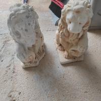 Statue leoni cemento bianco per giardino o colonne