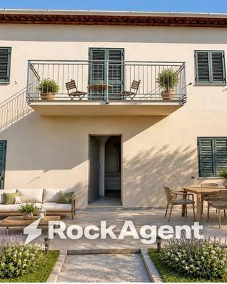 Villa di 275 m² con più di 5 locali e box auto dop