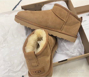 Stivali da neve classici UGG con stivaletti corti