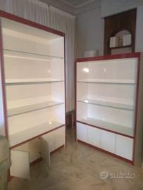 Librerie in legno di abete verniciato