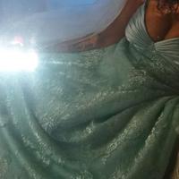 abito da sposa verde acqua