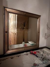 Specchio con cornice a Budrio