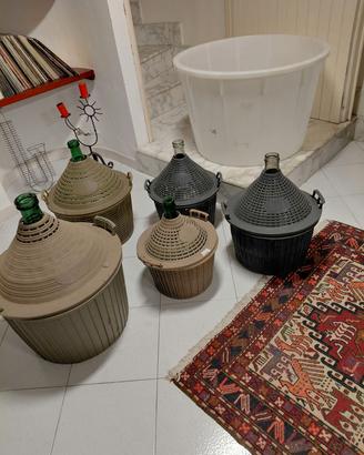 mastello + damigiane, vario litraggio. 