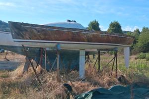 Barca a vela in legno