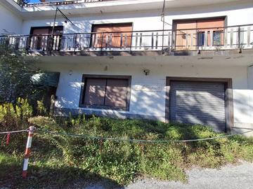 Immobile di 900 m² con più di 5 locali a Serra Ric