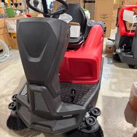 Spazzatrice a batteria uomo a bordo T-REX