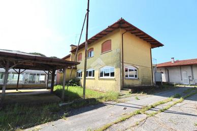 MONOLOCALE A LATISANA