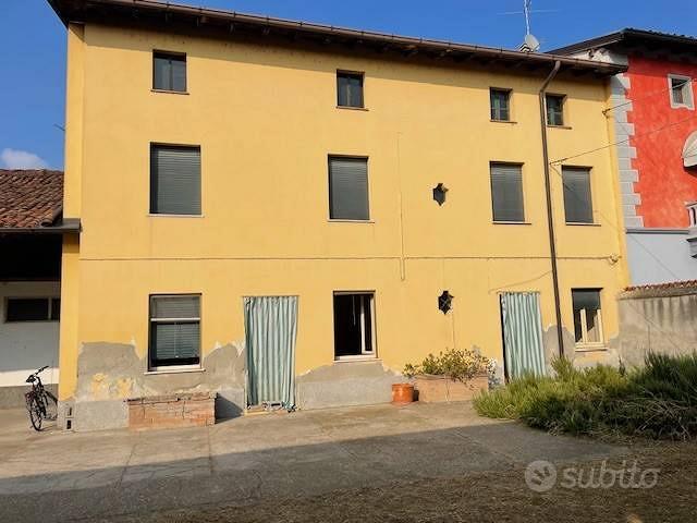 Rustico / Casale di 400 m² con 5 locali a Monte Cr - Vista 2