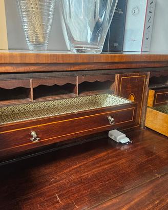 secretaire  georgiano