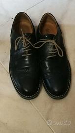 Scarpe riflessi urbani