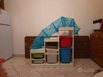  Libreria per giochi con contenitori e serpentina