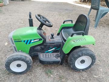 trattore giocattolo 