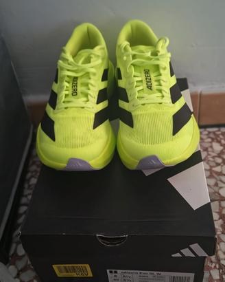Scarpe da running firmate "Adidas Evo SL" - NUOVE.