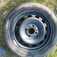 Cerchio in ferro Ford 195/50-R15 con pneumatico