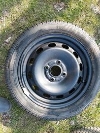 Cerchio in ferro Ford 195/50-R15 con pneumatico