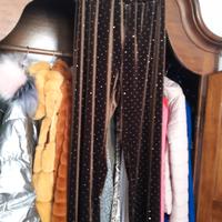 Pantaloni in velluto liscio e puntini  luce 