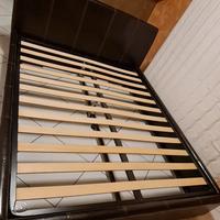 Letto matrimoniale ( senza materasso )
