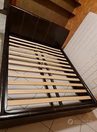 Letto matrimoniale ( senza materasso )